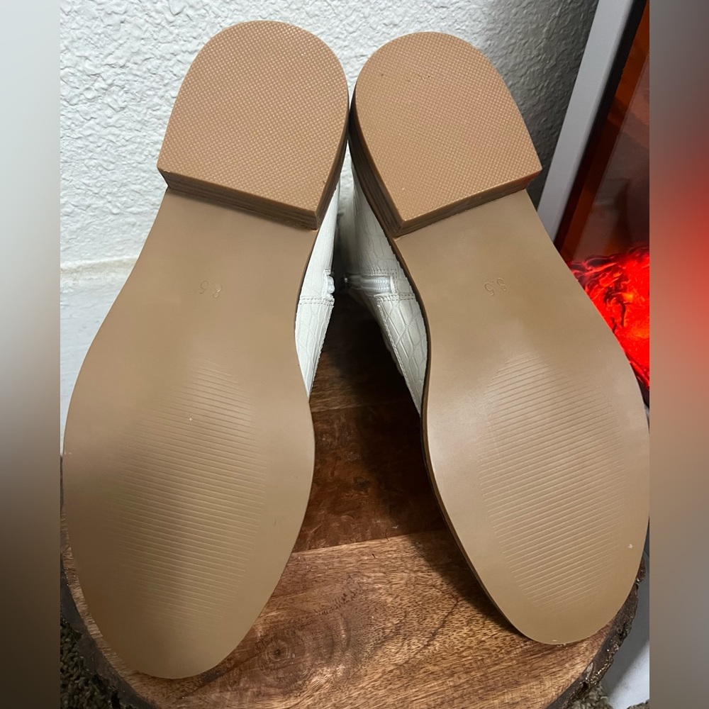 Winter Essentials Never Worn Booties. Size 8.5. B… - image 4